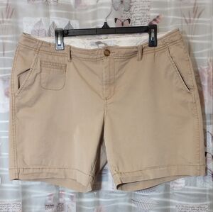 Old Navy Low Rise Khaki Shorts Women's Plus Size 16